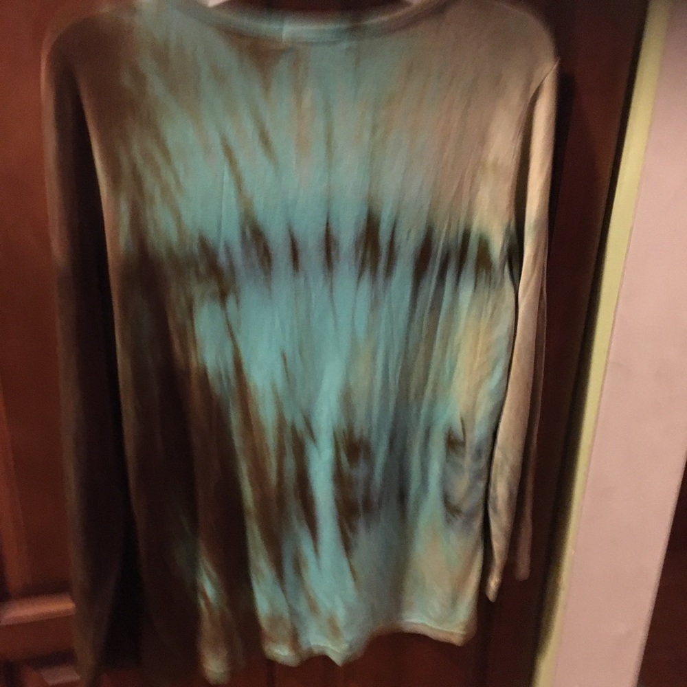 NWT - Casual freedom top - Picture 6 of 15